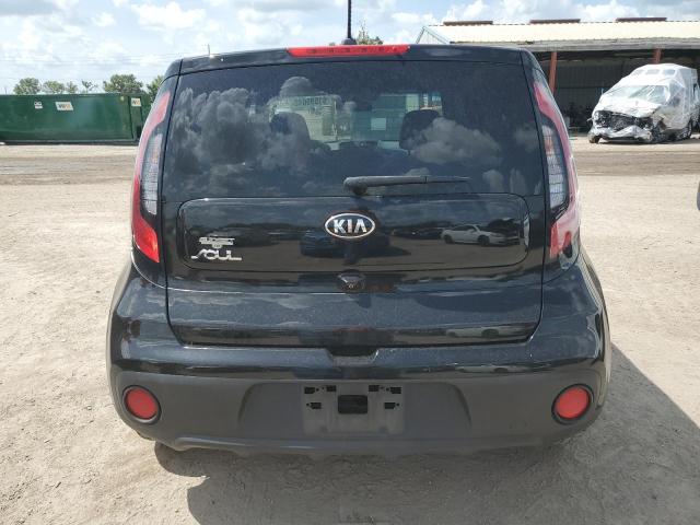 KNDJN2A29H7458236 - 2017 KIA SOUL BLACK photo 6