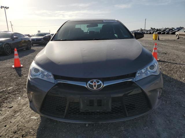 4T1BF1FK5HU300168 - 2017 TOYOTA CAMRY LE GRAY photo 5