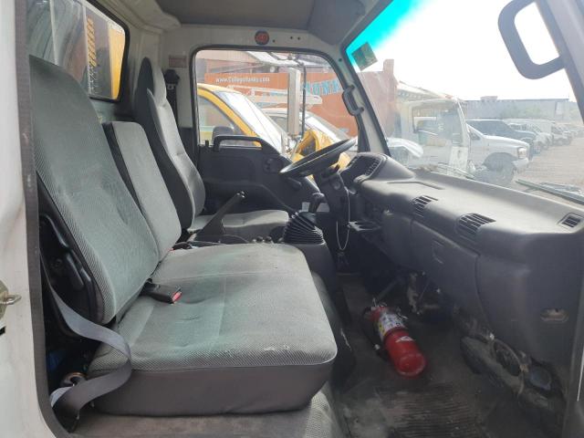 J8BC4B15417005922 - 2001 CHEVROLET TILT MASTER W4S042 WHITE photo 10