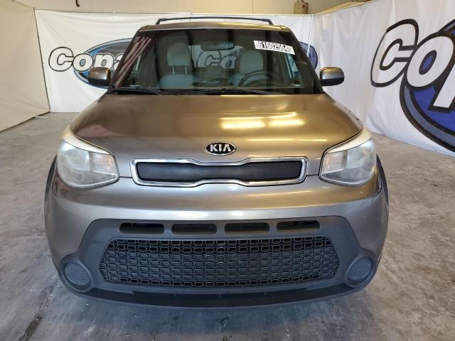 KNDJN2A28F7224490 - 2015 KIA SOUL GRAY photo 5