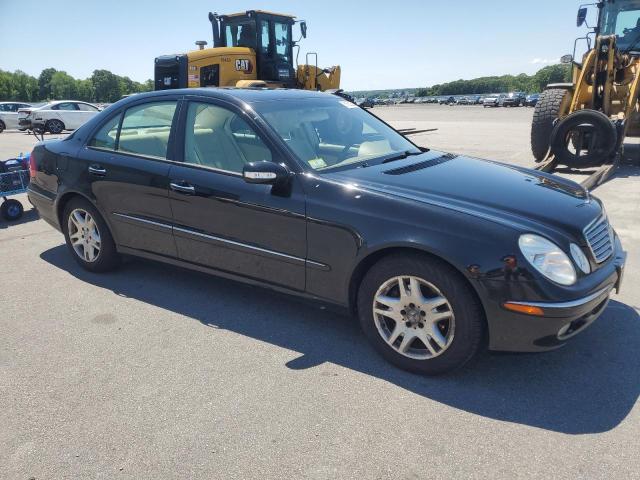 WDBUF65J63A156304 - 2003 MERCEDES-BENZ E 320 BLACK photo 4