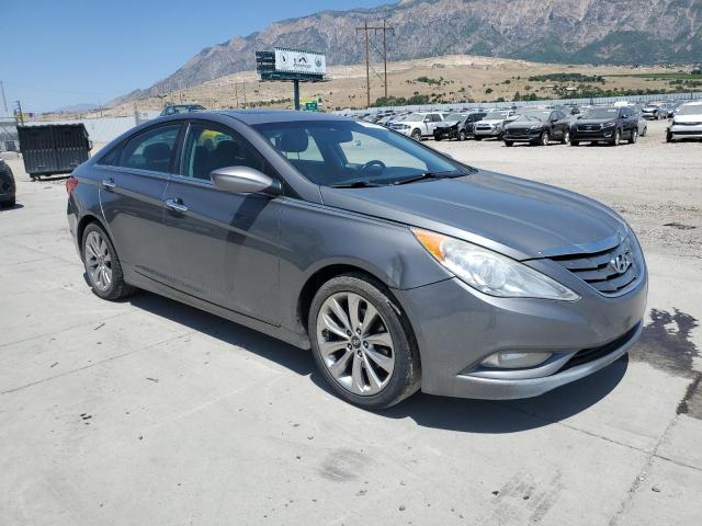 5NPEC4AB2DH529625 - 2013 HYUNDAI SONATA SE GRAY photo 4
