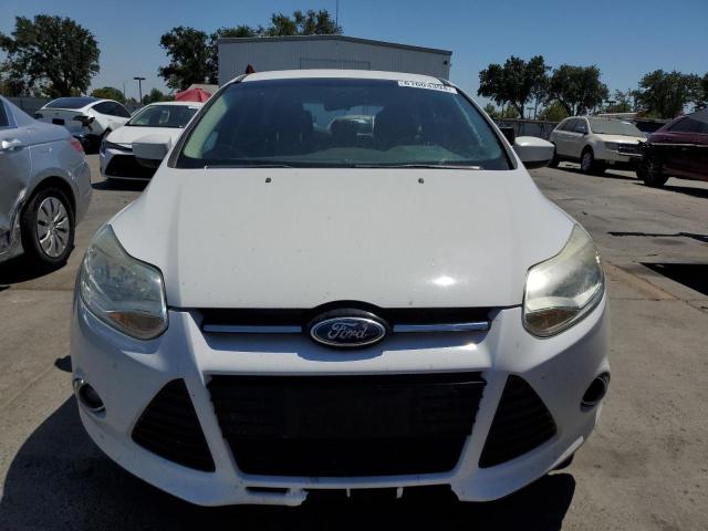 1FAHP3K21CL379176 - 2012 FORD FOCUS SE WHITE photo 5