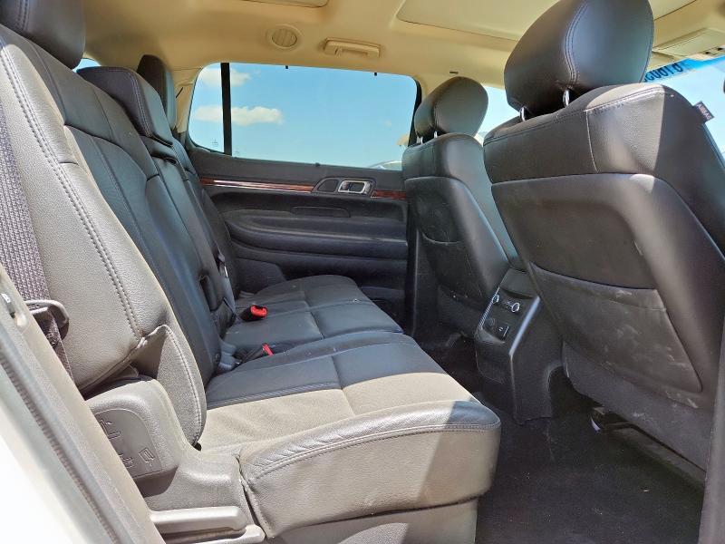 2LMHJ5AT5JBL02227 - 2018 LINCOLN MKT WHITE photo 11