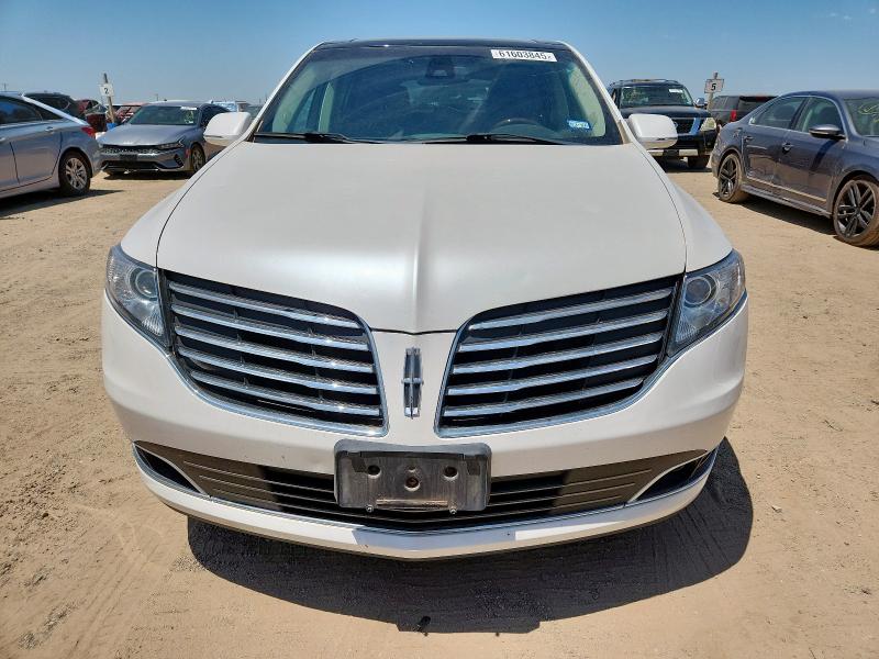 2LMHJ5AT5JBL02227 - 2018 LINCOLN MKT WHITE photo 5