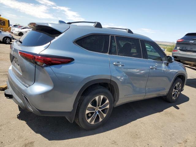 5TDHZRBH7NS195194 - 2022 TOYOTA HIGHLANDER XLE BLUE photo 3