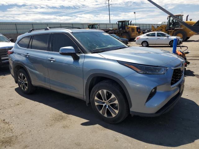 5TDHZRBH7NS195194 - 2022 TOYOTA HIGHLANDER XLE BLUE photo 4