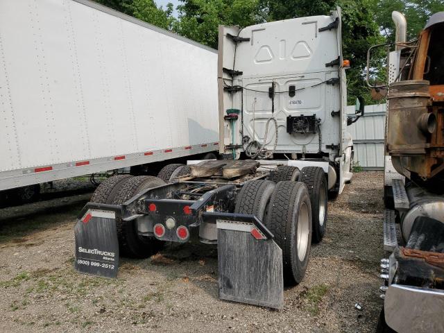 3AKJGLDR6HSGZ3662 - 2017 FREIGHTLINER CASCADIA 1 WHITE photo 4