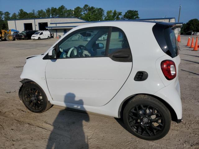 WMEFJ5DA0HK172537 - 2017 SMART FORTWO WHITE photo 2