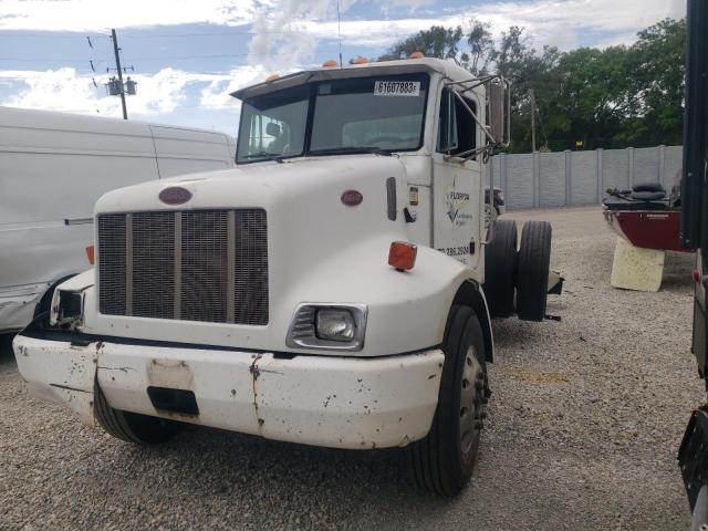 2NPNHD7X3YM546758 - 2000 PETERBILT 330 WHITE photo 2