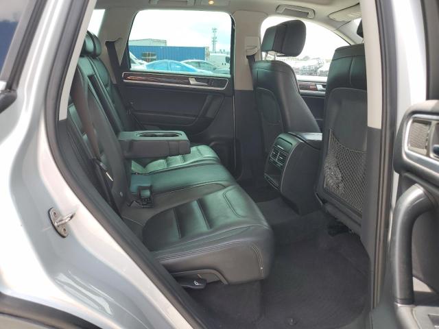 WVGEF9BP9CD010750 - 2012 VOLKSWAGEN TOUAREG V6 ვერცხლისფერი ფოტო 10