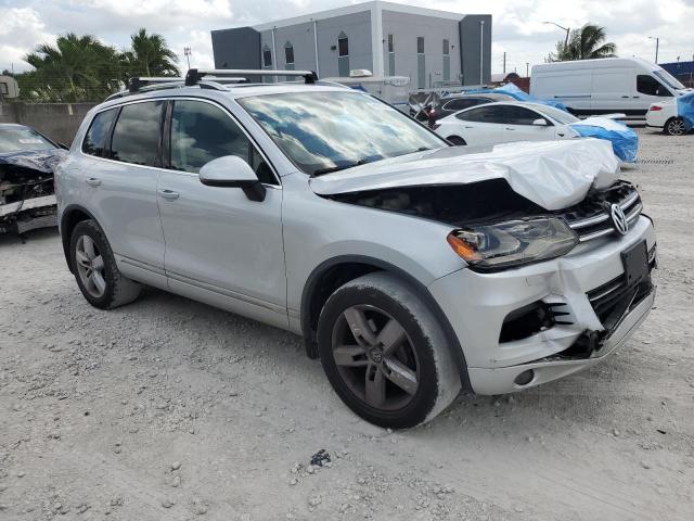 WVGEF9BP9CD010750 - 2012 VOLKSWAGEN TOUAREG V6 ვერცხლისფერი ფოტო 4