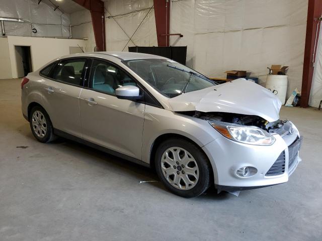 1FAHP3F21CL441671 - 2012 FORD FOCUS SE SILVER photo 4