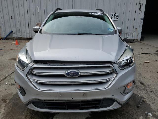 1FMCU0GD5JUA06554 - 2018 FORD ESCAPE SE SILVER photo 5