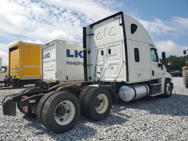 1FUJGLD67FLGL4831 - 2015 FREIGHTLINER CASCADIA 1 WHITE photo 4