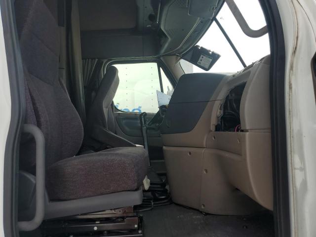 1FUJGLD67FLGL4831 - 2015 FREIGHTLINER CASCADIA 1 WHITE photo 5