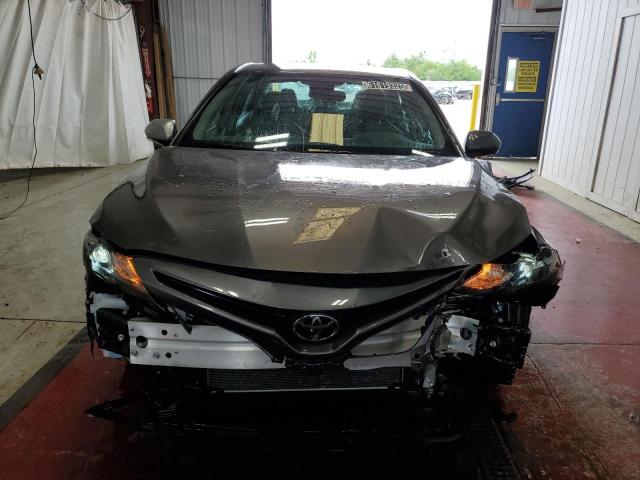 4T1G11AK9RU247438 - 2024 TOYOTA CAMRY SE NIGHT SHADE CHARCOAL photo 5
