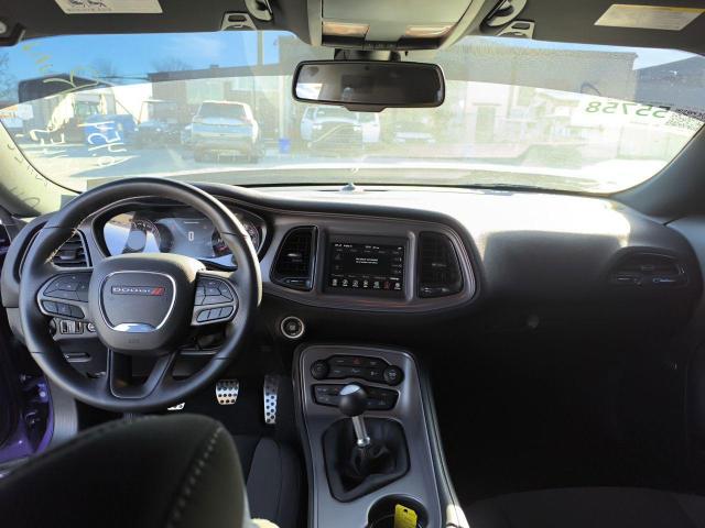 2C3CDZBT5PH662390 - 2023 DODGE CHALLENGER R/T იასამნისფერი ფოტო 8