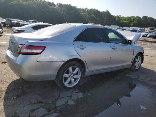 4T4BF3EKXBR216065 - 2011 TOYOTA CAMRY BASE Сріблястий фото 3