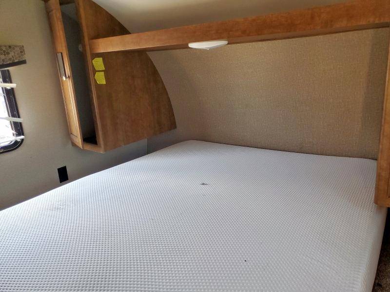 4V0TC322XHJ010499 - 2017 CROS BOUNDARY WATERS SERI SILVER photo 8