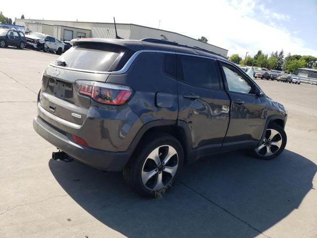 3C4NJDBBXHT656570 - 2017 JEEP COMPASS LATITUDE ნაცრისფერი ფოტო 3