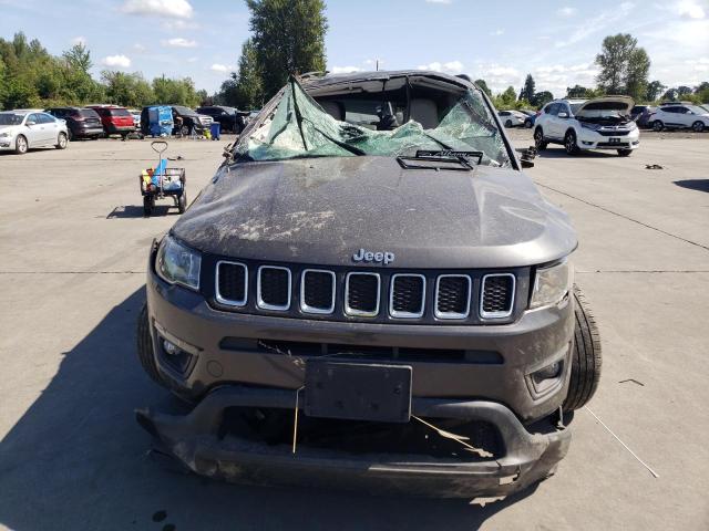 3C4NJDBBXHT656570 - 2017 JEEP COMPASS LATITUDE ნაცრისფერი ფოტო 5