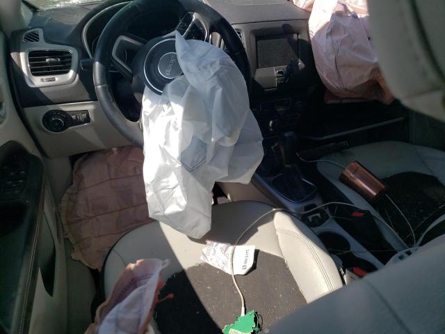 3C4NJDBBXHT656570 - 2017 JEEP COMPASS LATITUDE ნაცრისფერი ფოტო 8