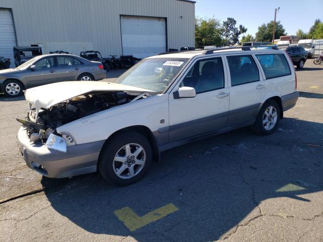 YV1LZ56D1X2560189 - 1999 VOLVO V70 XC WHITE photo 1