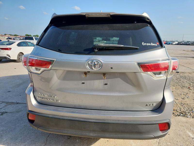 5TDKKRFH5GS502112 - 2016 TOYOTA HIGHLANDER XLE SILVER photo 6