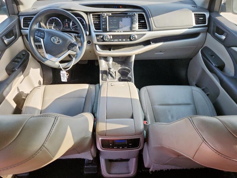 5TDKKRFH5GS502112 - 2016 TOYOTA HIGHLANDER XLE SILVER photo 8