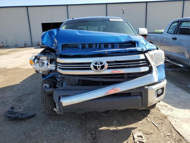 5TFRM5F13HX114523 - 2017 TOYOTA TUNDRA DOUBLE CAB SR/SR5 BLUE photo 5