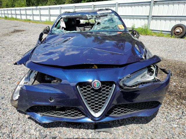 ZARFAEBN6H7544363 - 2017 ALFA ROMEO GIULIA BLUE photo 5