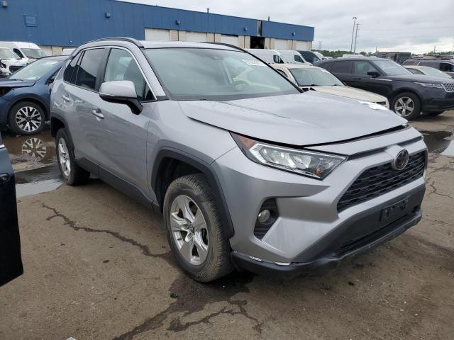 2T3W1RFV8KW034362 - 2019 TOYOTA RAV4 XLE SILVER photo 4