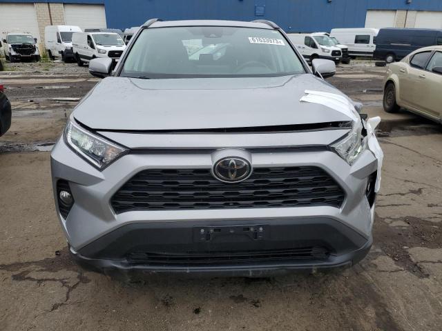 2T3W1RFV8KW034362 - 2019 TOYOTA RAV4 XLE SILVER photo 5