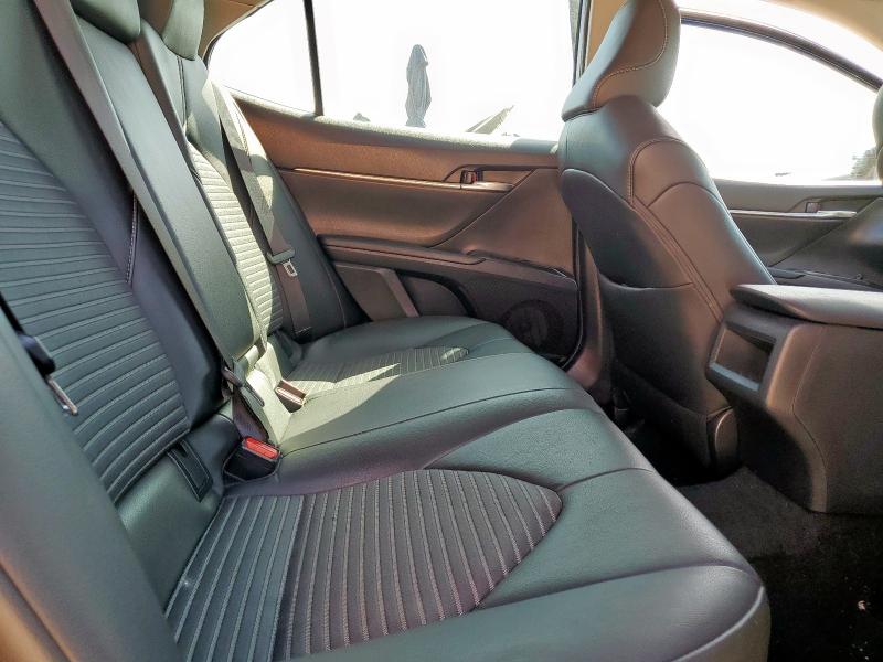 4T1B11HK6JU550696 - 2018 TOYOTA CAMRY L BLUE photo 10