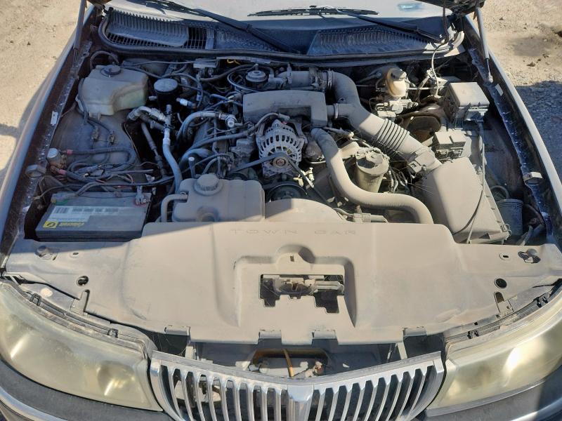 1L1FM81W02Y635348 - 2002 LINCOLN TOWN CAR EXECUTIVE Սև լուսանկար 11