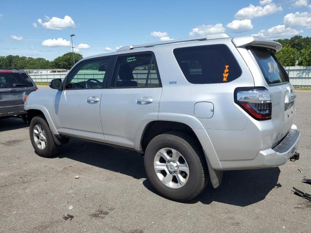 JTEBU5JR0J5531853 - 2018 TOYOTA 4RUNNER SR5/SR5 PREMIUM 银色 照片 2