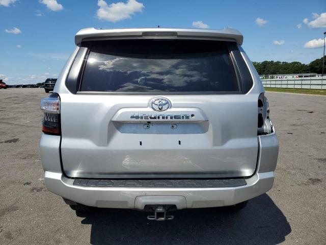 JTEBU5JR0J5531853 - 2018 TOYOTA 4RUNNER SR5/SR5 PREMIUM SILVER photo 6