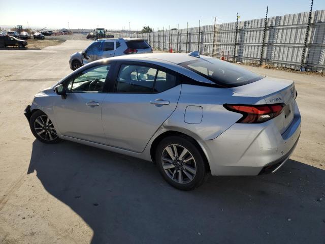 3N1CN8EV5LL808999 - 2020 NISSAN VERSA SV SILVER photo 2