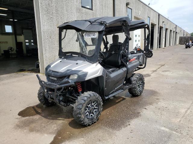 1HFVE02H2L4600144 - 2020 HONDA SXS700 M4 GRAY photo 2