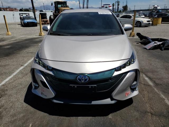 JTDKARFP2H3026401 - 2017 TOYOTA PRIUS PRIM 银色 照片 5