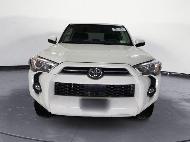 JTEMU5JRXP6120620 - 2023 TOYOTA 4RUNNER SE WHITE photo 5