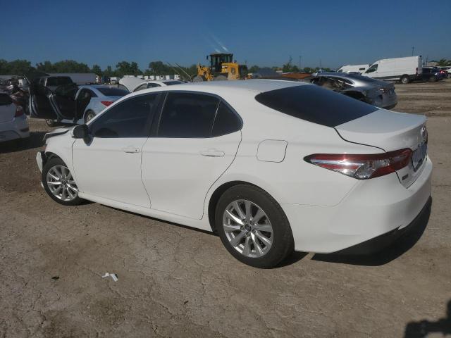 4T1B11HK3JU549201 - 2018 TOYOTA CAMRY L WHITE photo 2