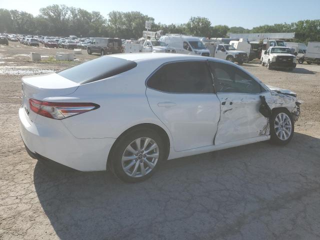 4T1B11HK3JU549201 - 2018 TOYOTA CAMRY L WHITE photo 3