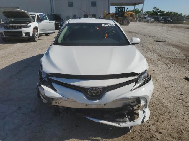 4T1B11HK3JU549201 - 2018 TOYOTA CAMRY L WHITE photo 5