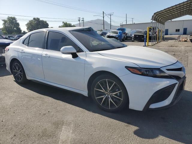 4T1G11AK0PU839582 - 2023 TOYOTA CAMRY SE NIGHT SHADE WHITE photo 4