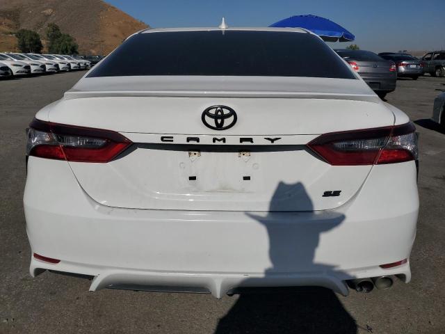 4T1G11AK0PU839582 - 2023 TOYOTA CAMRY SE NIGHT SHADE WHITE photo 6