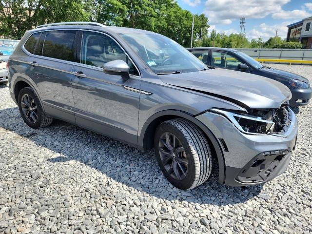 3VV2B7AX5NM076780 - 2022 VOLKSWAGEN TIGUAN SE Grau Foto 4