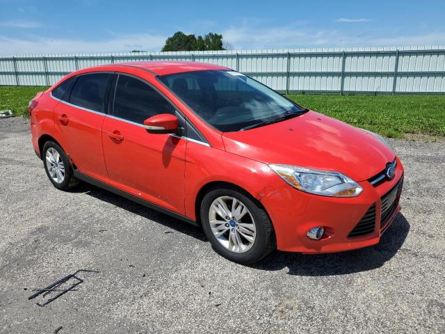 1FAHP3H21CL162797 - 2012 FORD FOCUS SEL RED photo 4