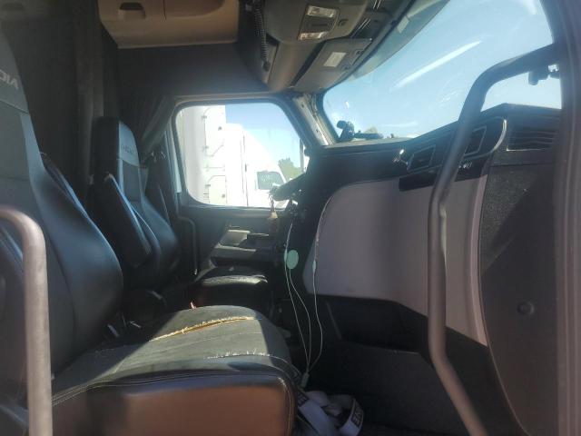 3AKJHHDR9MSMA5193 - 2021 FREIGHTLINER CASCADIA 126 WHITE photo 5